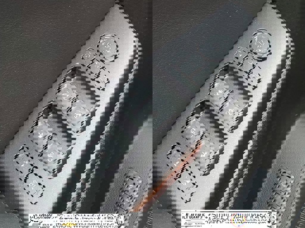 Used 2018 GMC Yukon XL SLT image 24