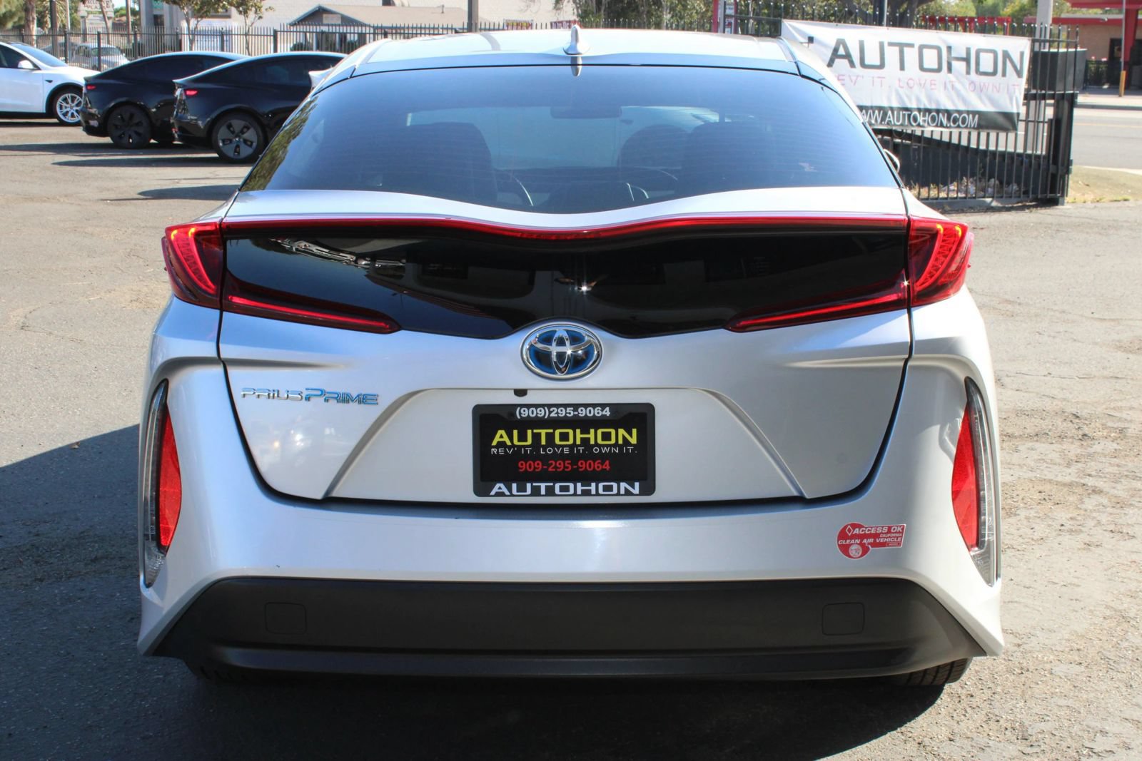 Used 2017 Toyota Prius Prime Premium w/ Preferred Accessory Package FWD image 32