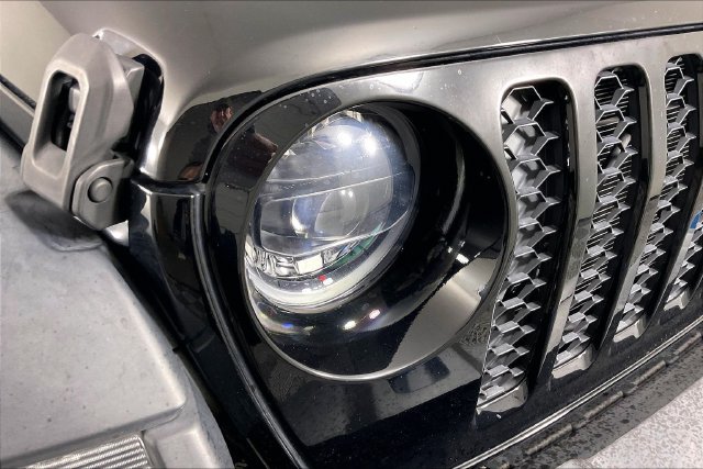 Used 2023 Jeep Wrangler Unlimited w/ 8.4" Radio Group AWD/4WD image 28