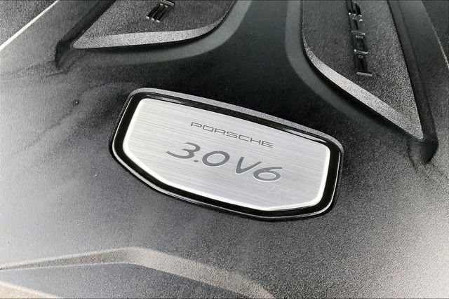 Used 2022 Porsche Cayenne AWD/4WD image 33