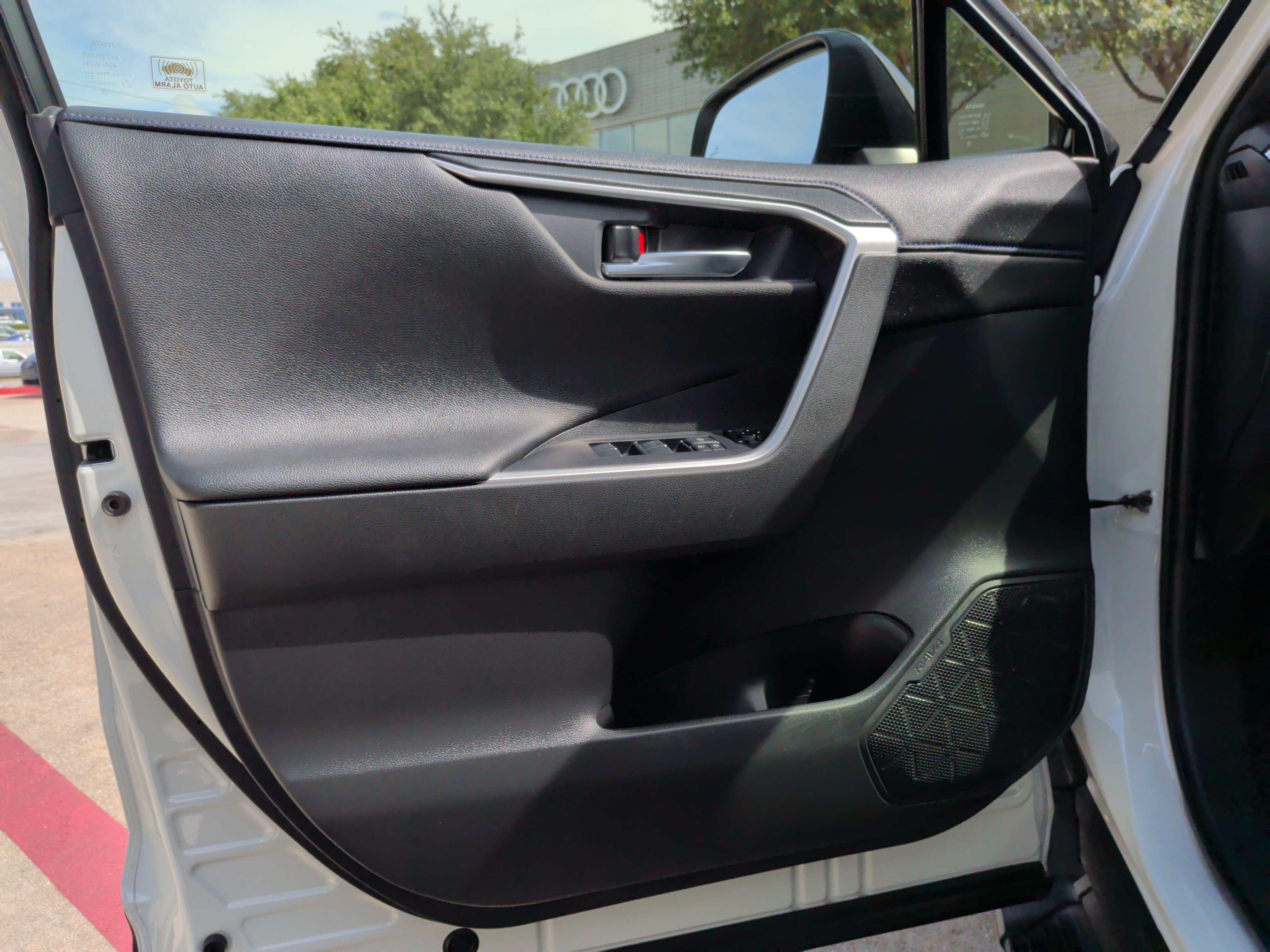 Used 2021 Toyota RAV4 XSE w/ XSE Grade Weather Package AWD/4WD image 14