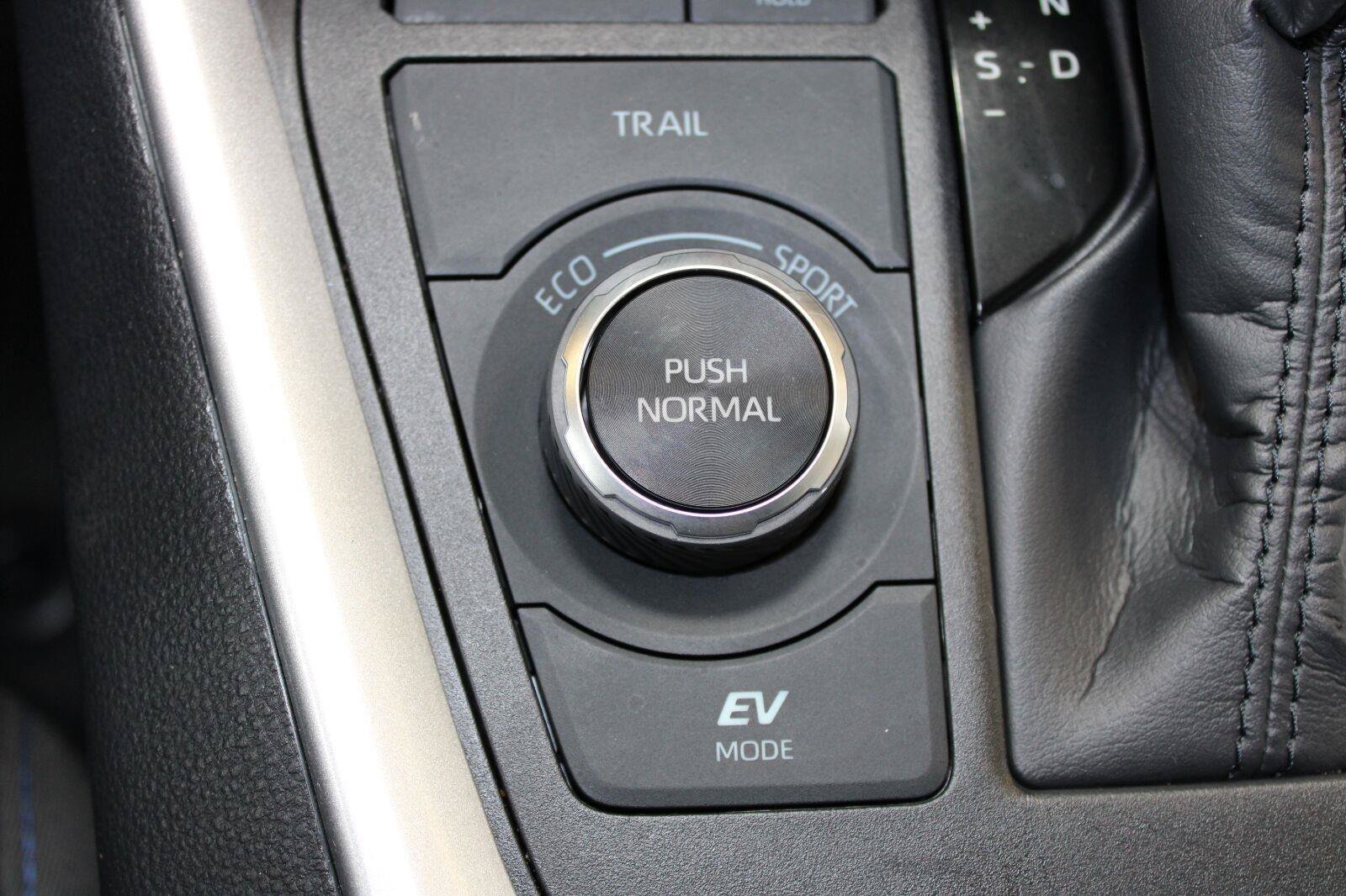 Used 2025 Toyota RAV4 SE AWD/4WD image 25