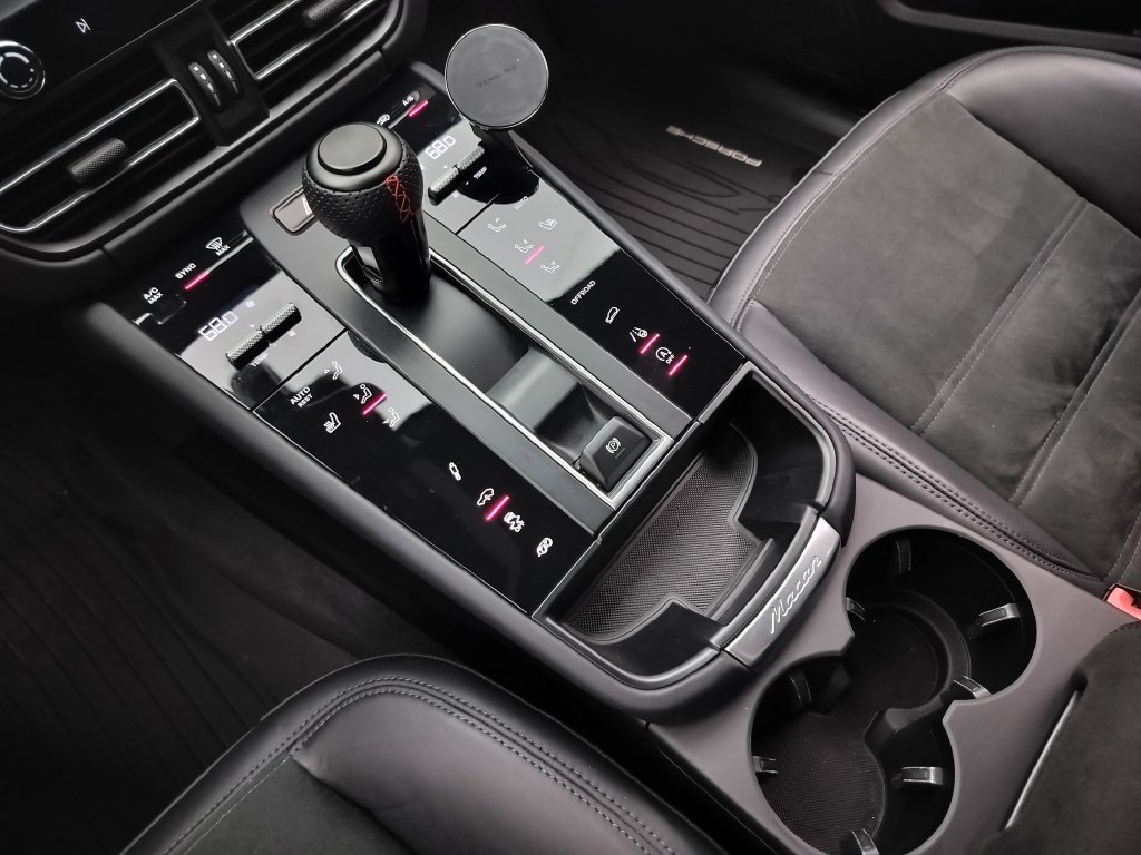 Certified 2023 Porsche Macan GTS AWD/4WD image 17