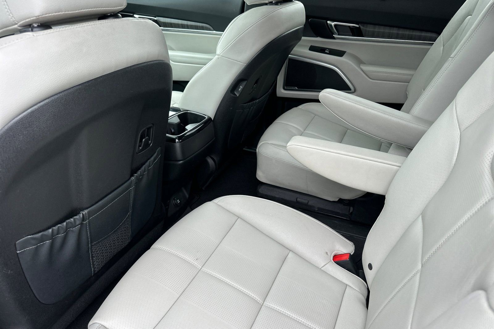 Used 2023 Kia Telluride EX w/ EX Captain's Chair Package image 12