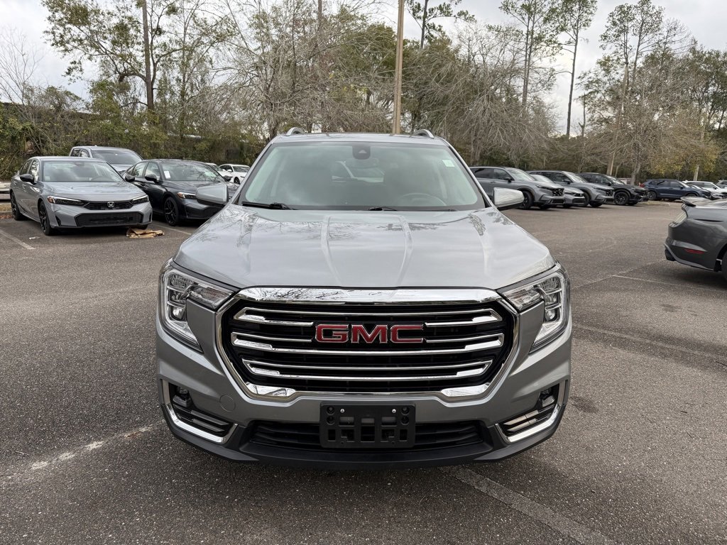Used 2024 GMC Terrain SLT image 2