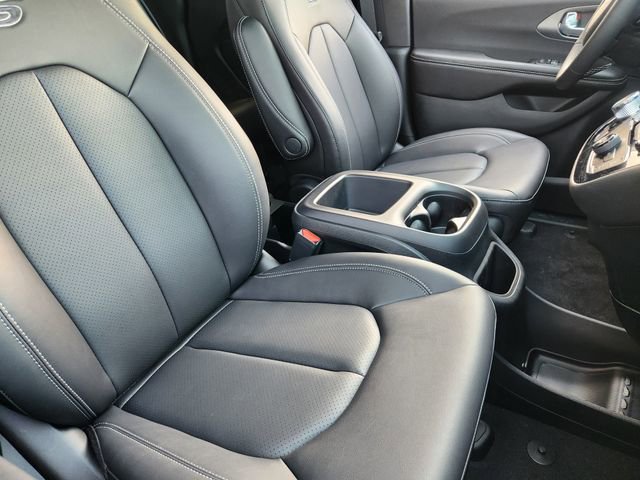 New 2026 Chrysler Pacifica Select FWD image 9