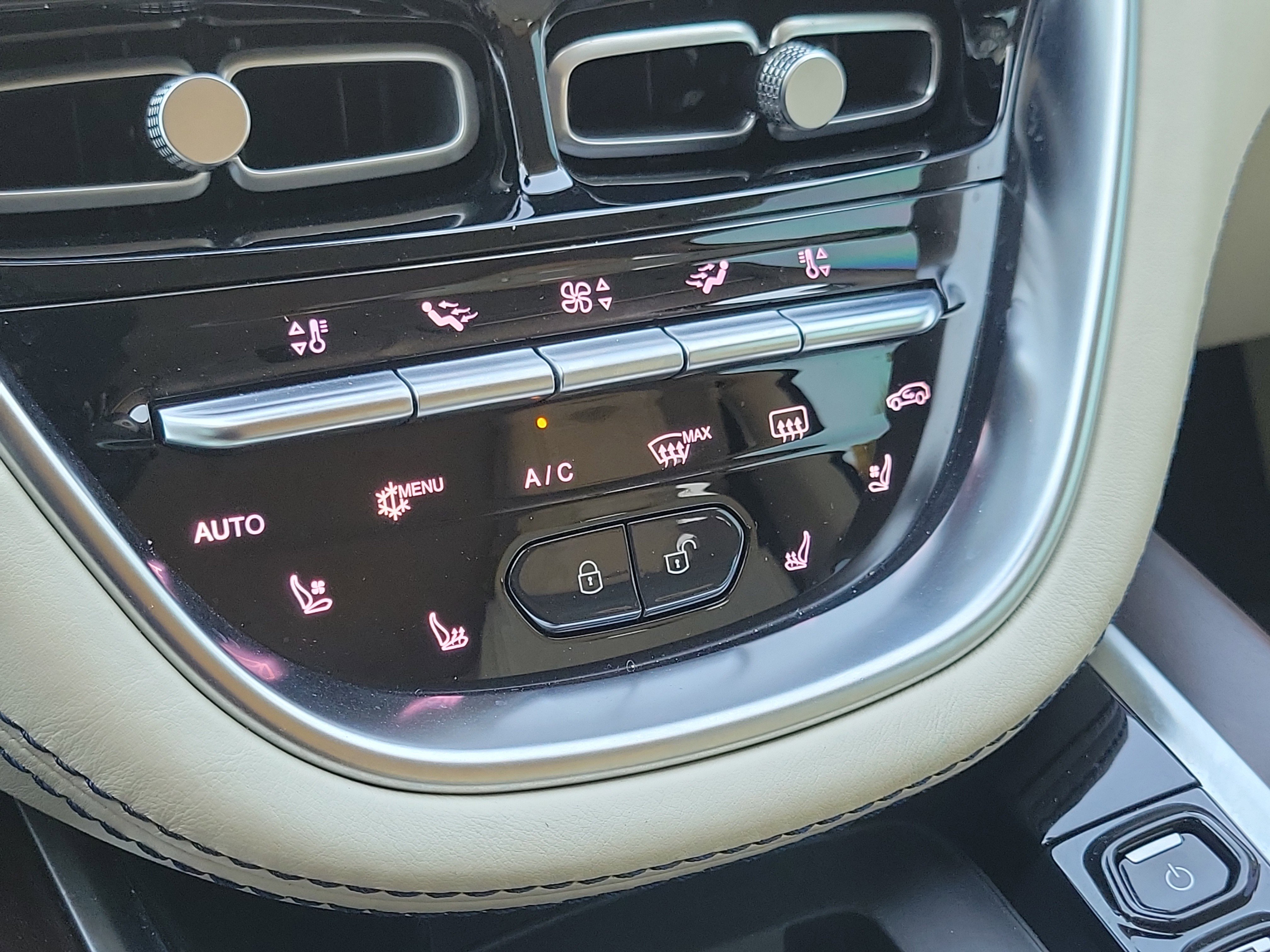 Used 2021 Aston Martin DBX image 32