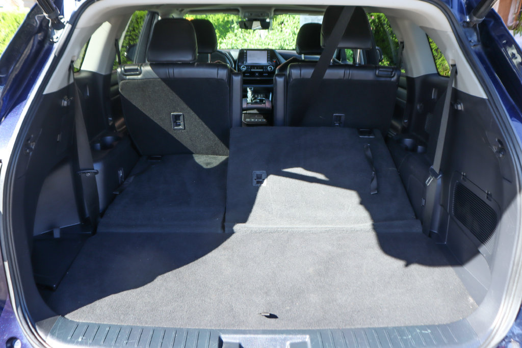 Used 2022 Toyota Highlander XLE AWD/4WD image 9