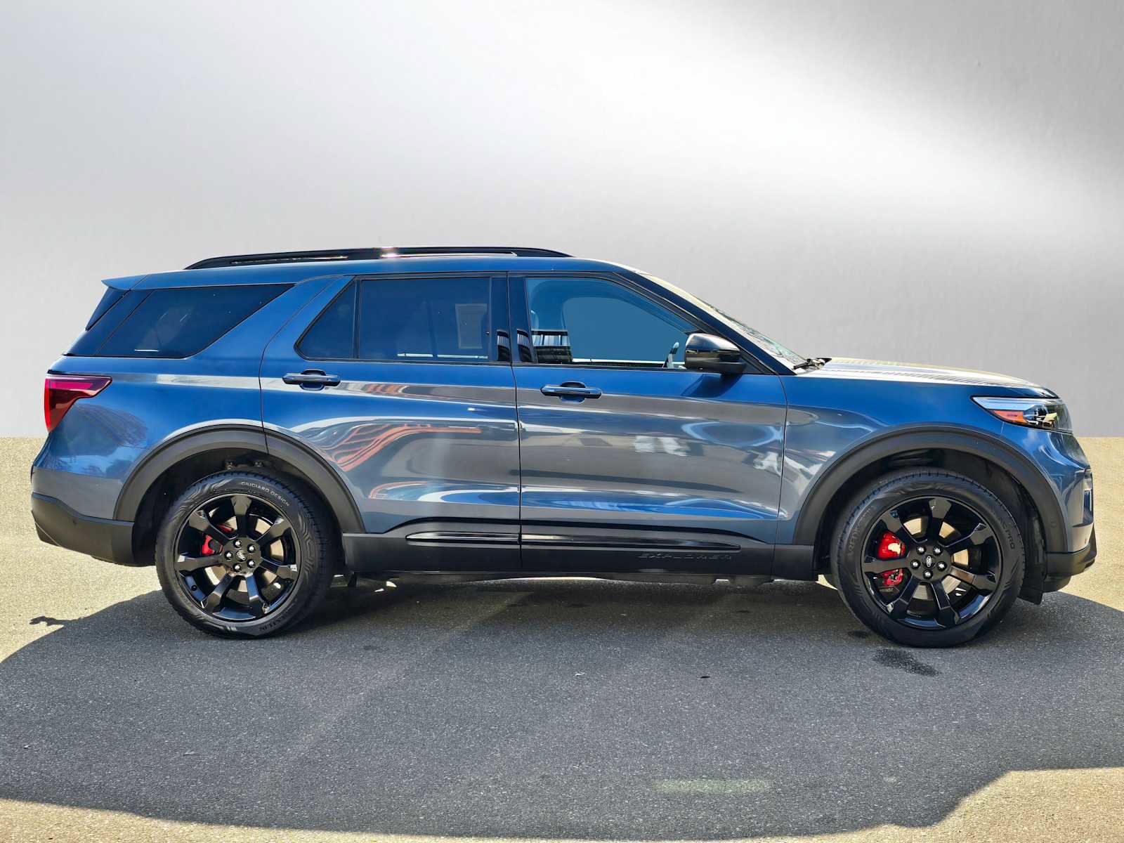 Used 2020 Ford Explorer ST w/ ST Street Pack AWD/4WD image 2