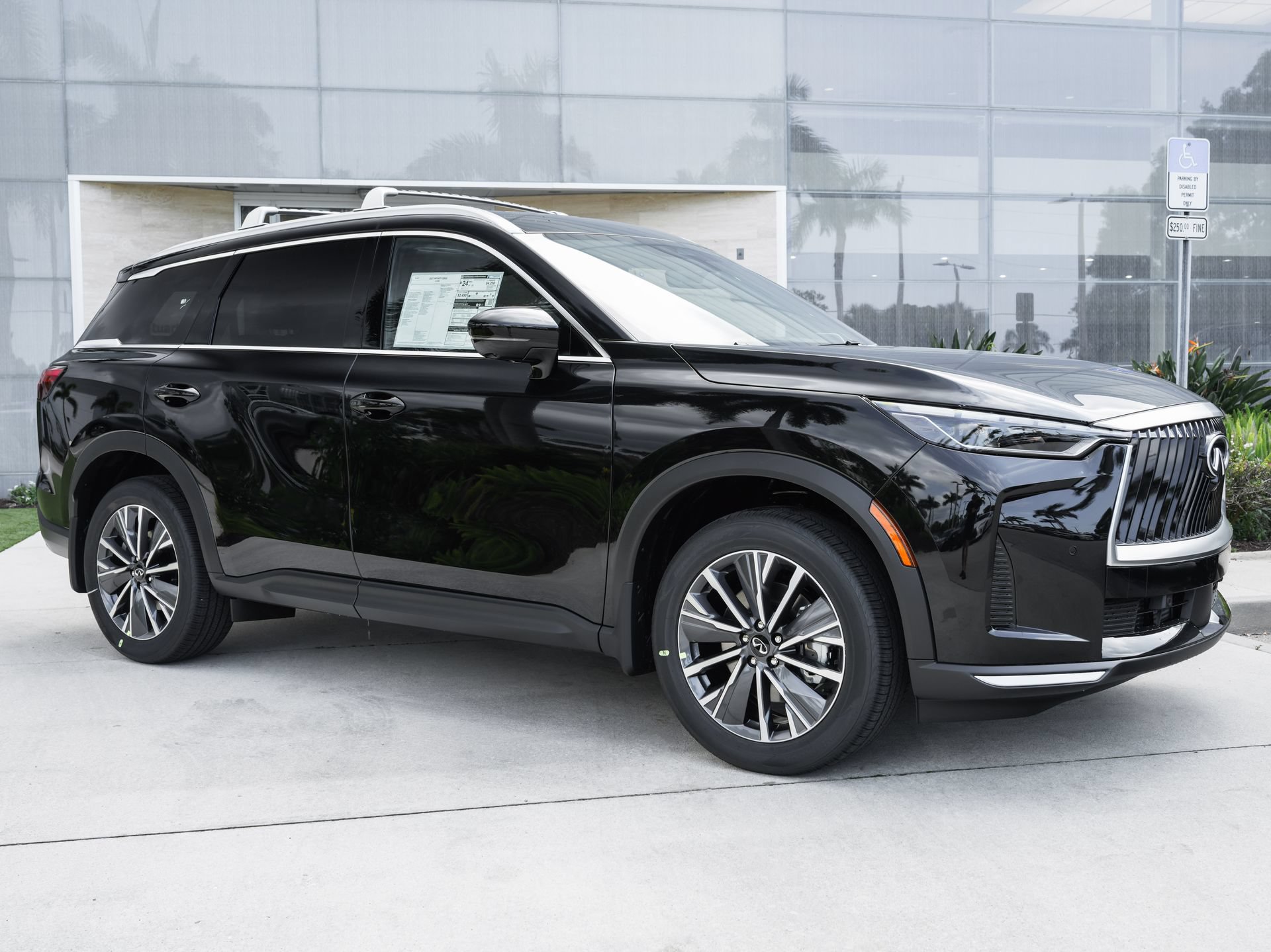 New 2027 INFINITI QX60 Luxe w/ Cargo Package FWD image 3