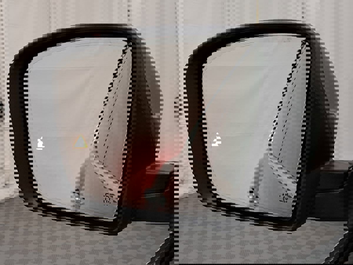 Used 2017 Maserati Levante w/ Sport Package image 11