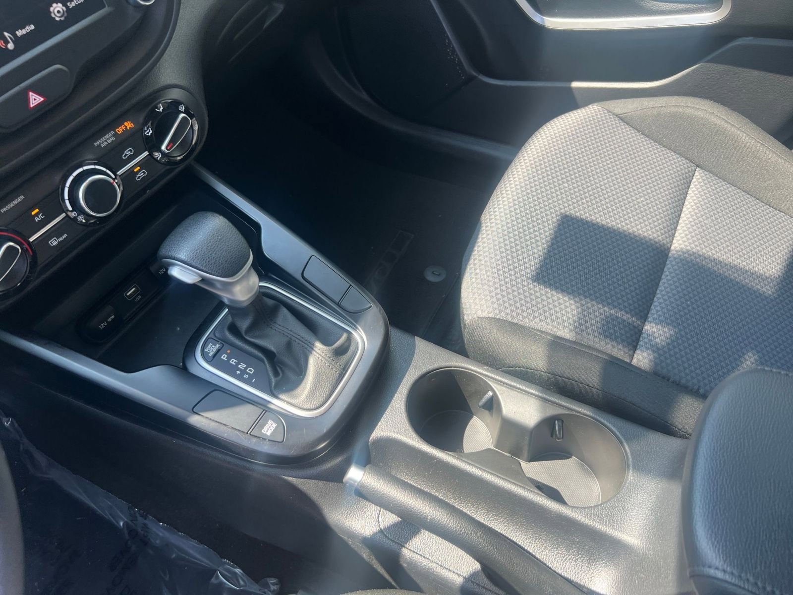Used 2025 Kia Soul LX w/ LX Technology Package FWD image 36