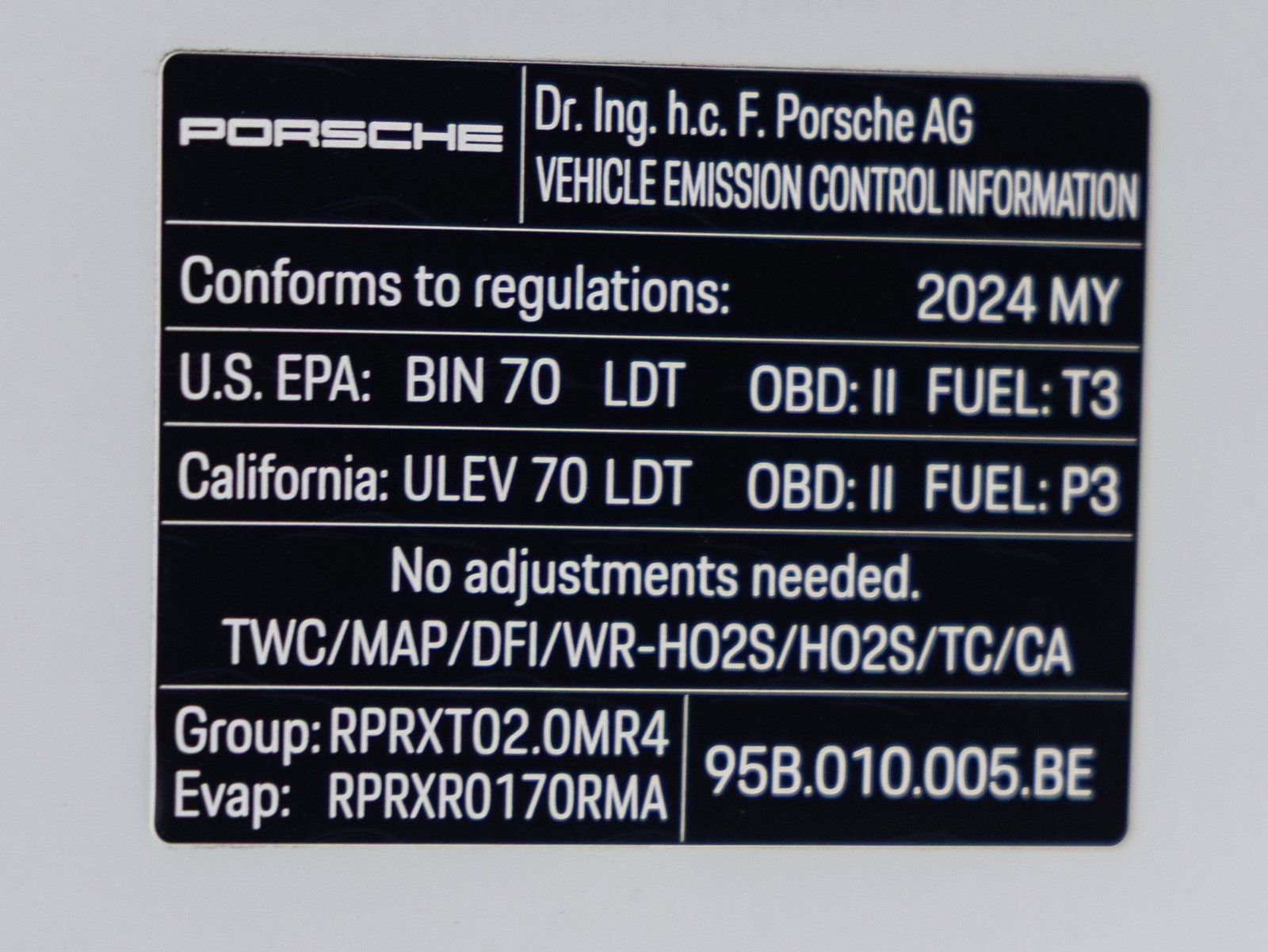 Certified 2024 Porsche Macan image 37