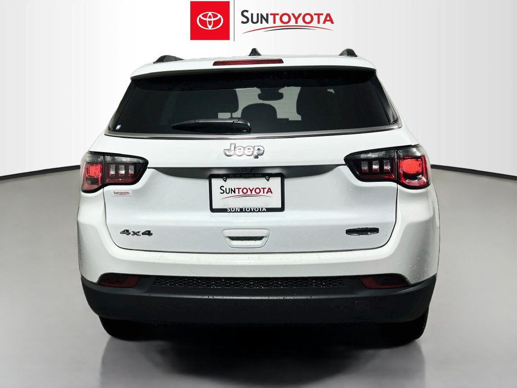 Used 2024 Jeep Compass Latitude AWD/4WD image 5