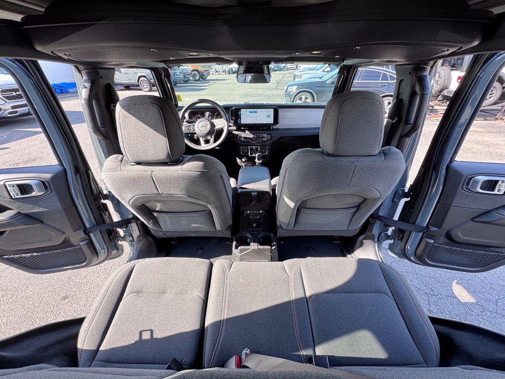 Used 2026 Jeep Wrangler Unlimited Sahara AWD/4WD image 23