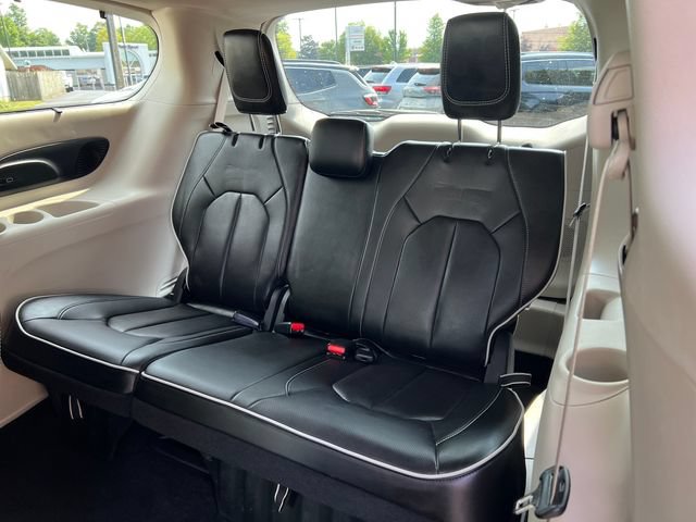 Used 2024 Chrysler Pacifica Limited FWD image 7