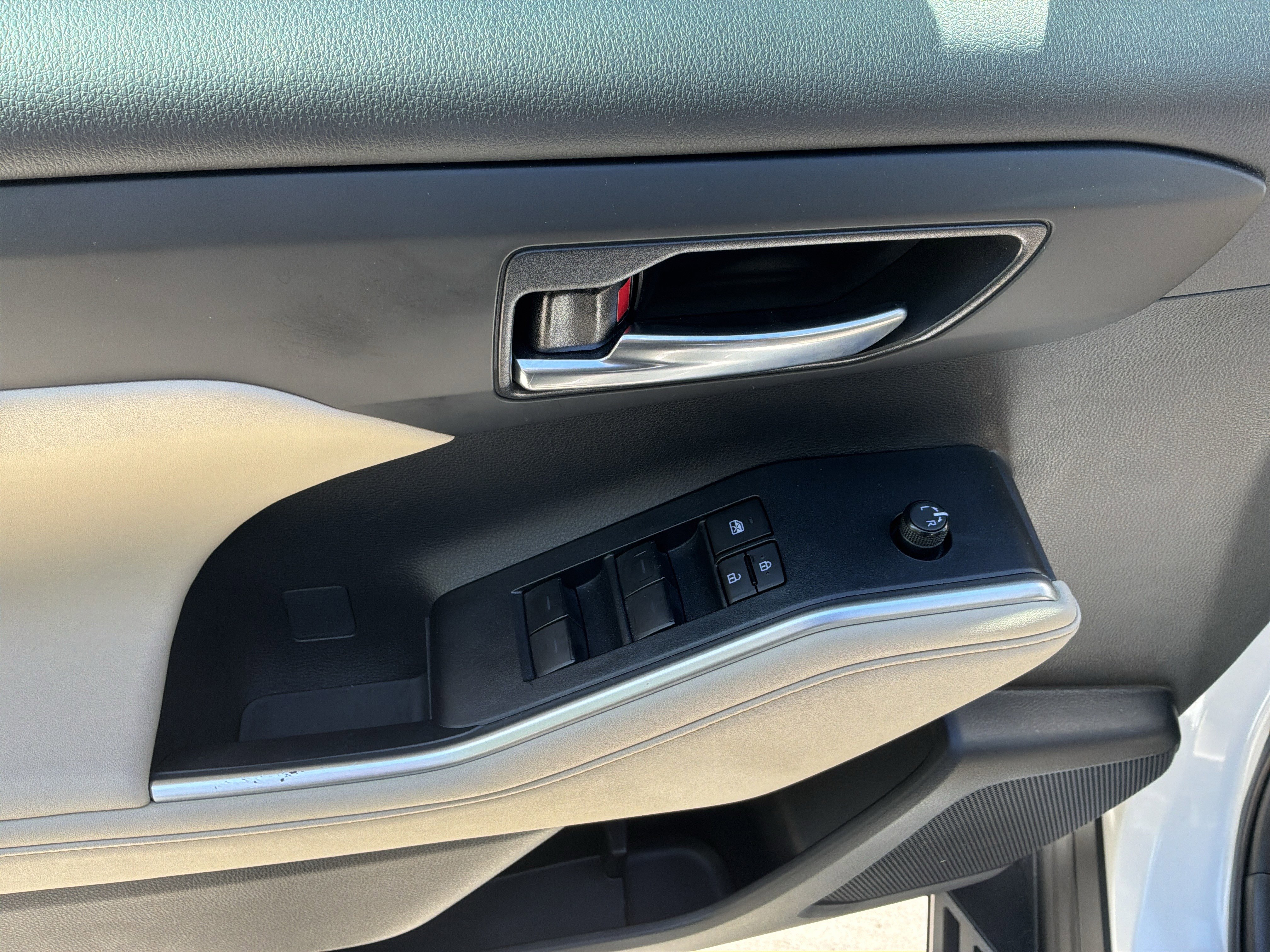 Used 2024 Toyota Highlander XLE FWD image 15