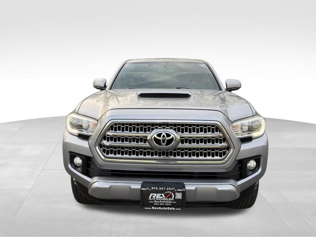 Used 2016 Toyota Tacoma TRD Sport w/ Exterior Package AWD/4WD image 13