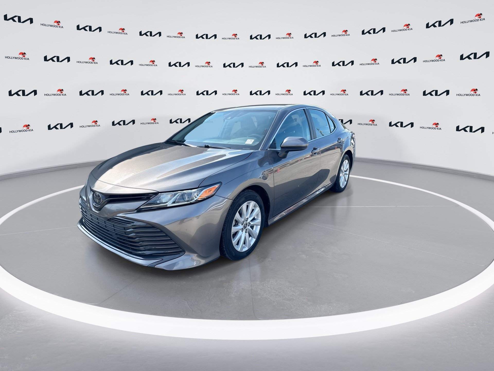 Used 2020 Toyota Camry LE FWD image 4
