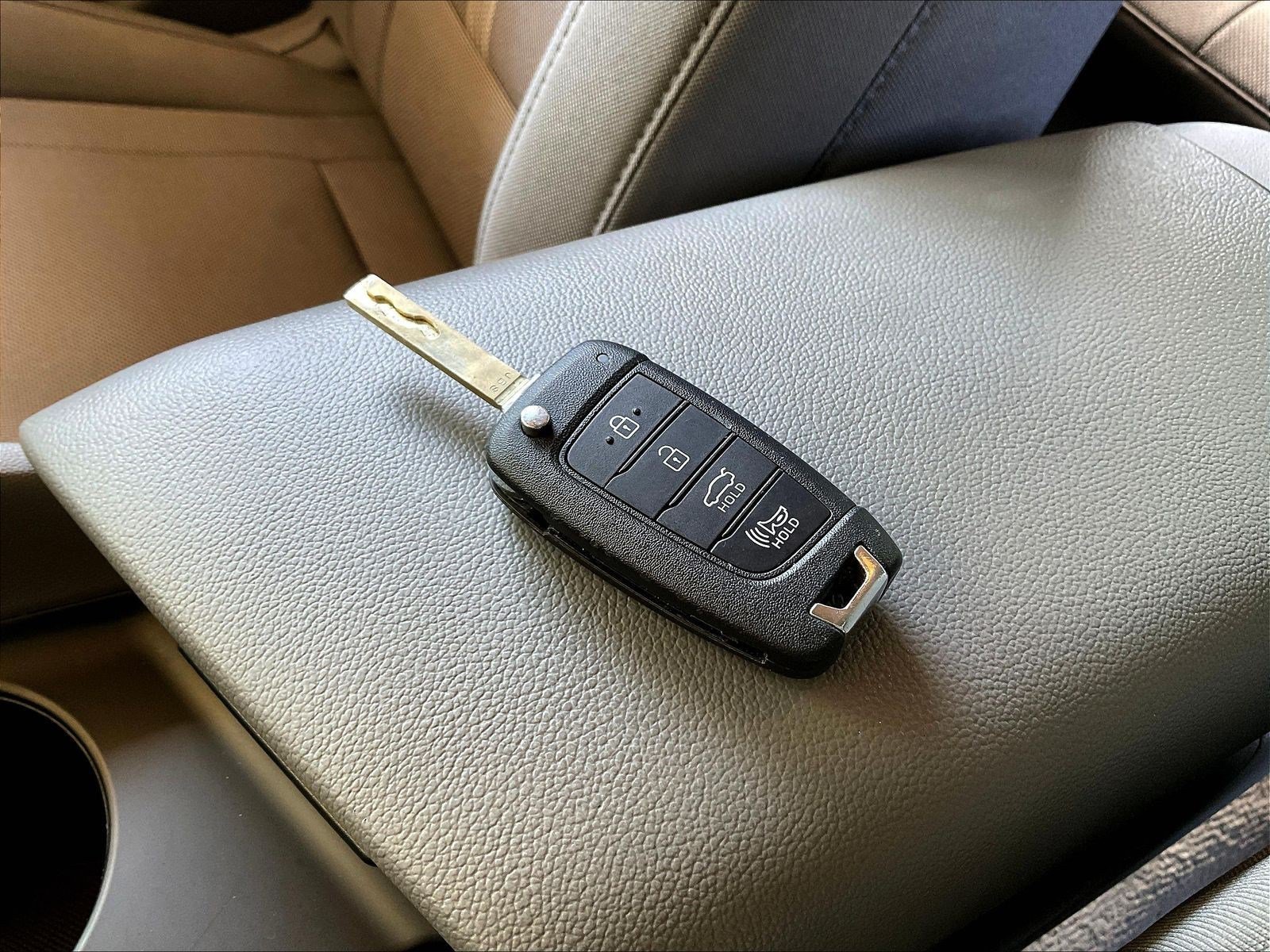 Used 2024 Hyundai Elantra SE FWD image 32