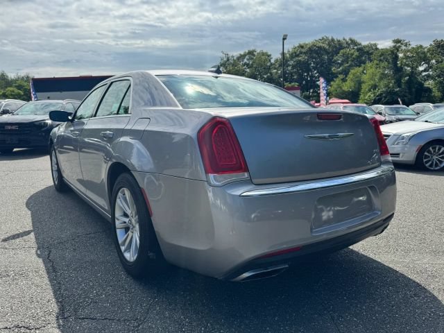 Used 2017 Chrysler 300 Limited RWD image 3