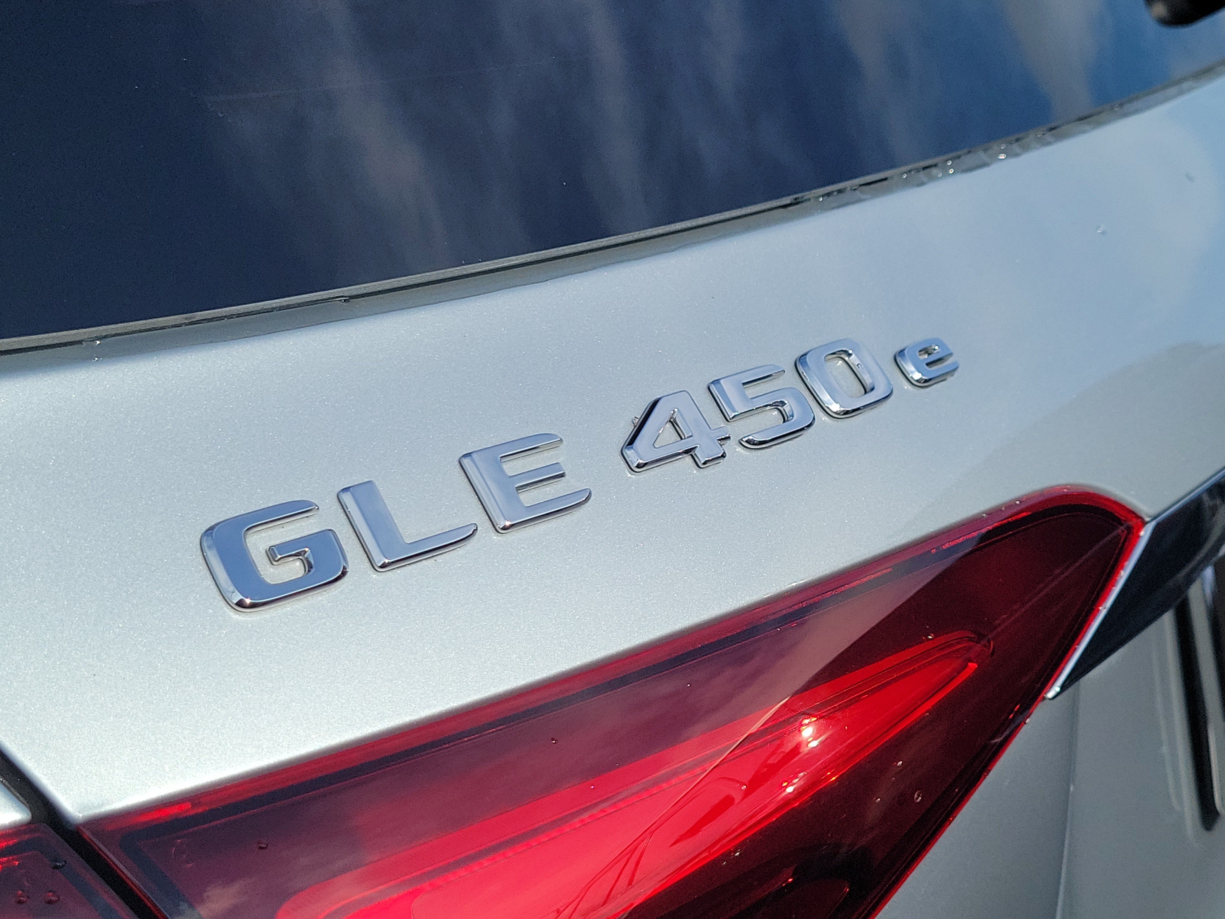 Used 2025 Mercedes-Benz GLE 450e 4MATIC image 4