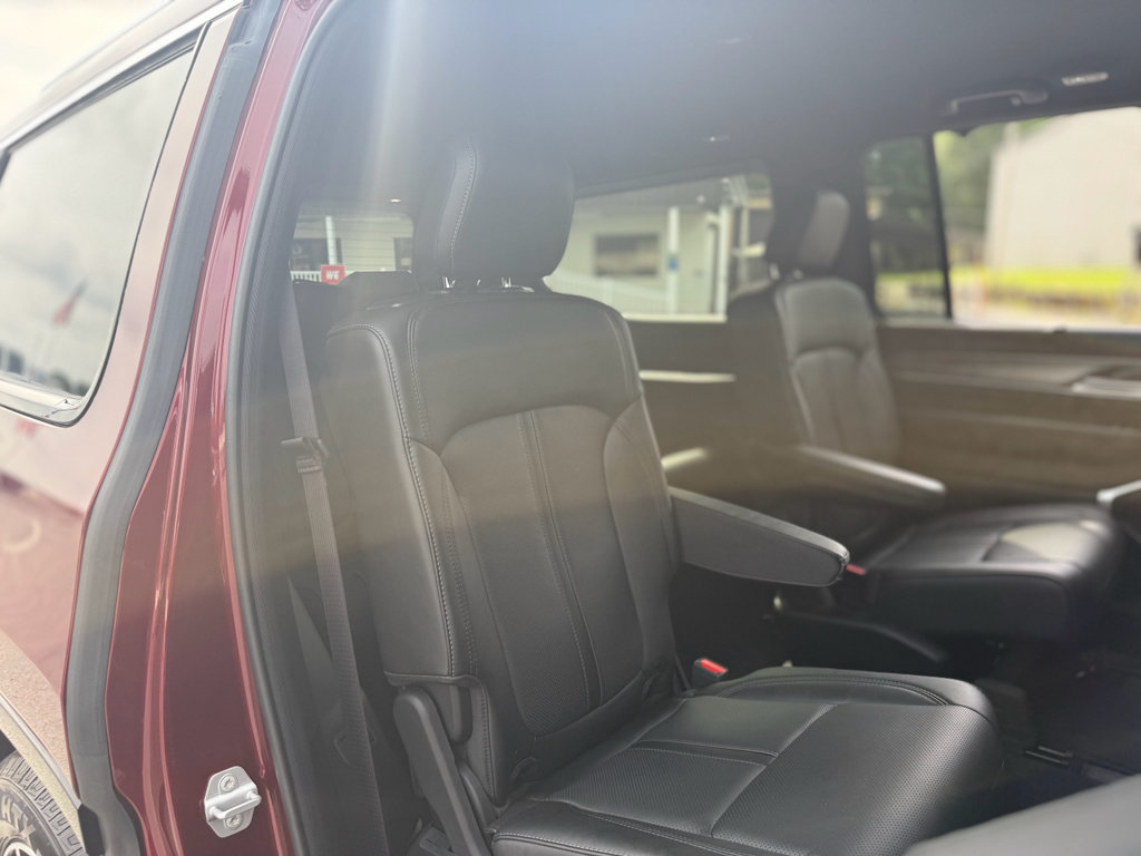 Used 2025 Jeep Wagoneer Series III AWD/4WD image 28