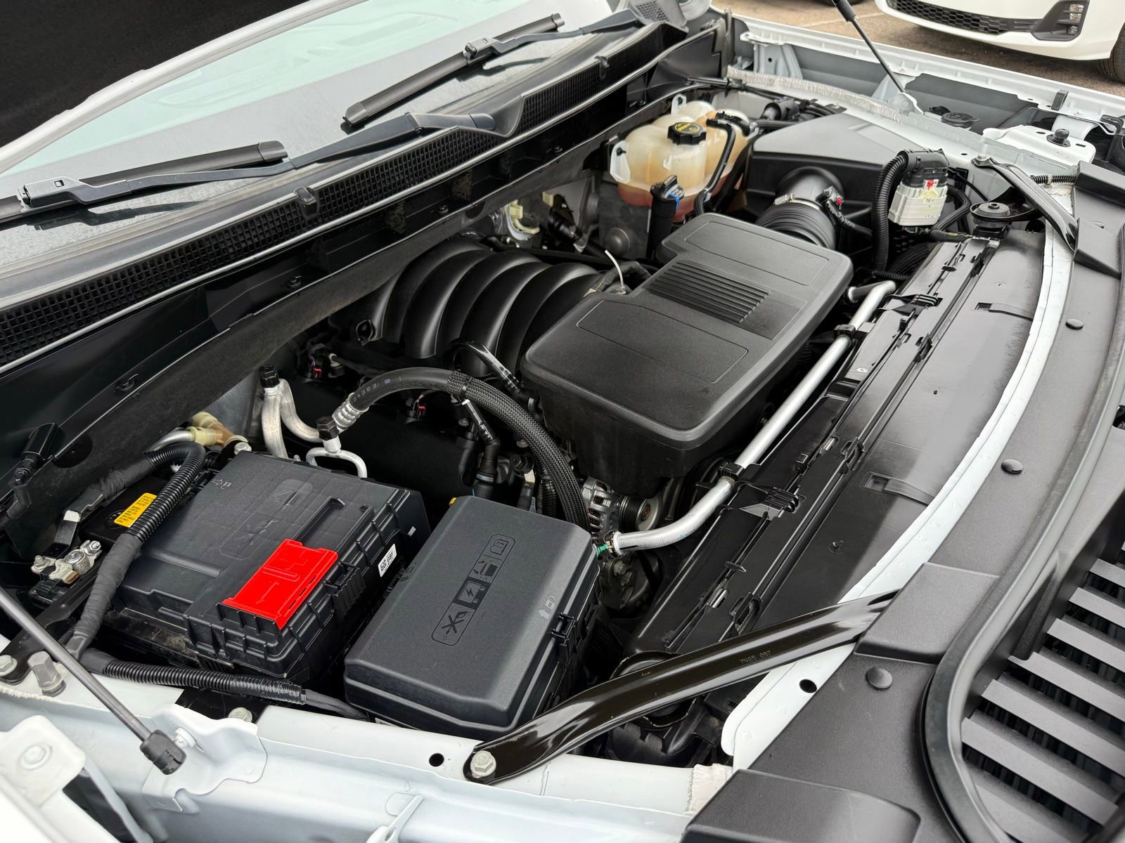 Used 2024 GMC Yukon SLT RWD image 48