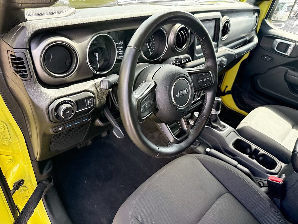 Used 2023 Jeep Wrangler Unlimited w/ Cold Weather Group AWD/4WD image 10