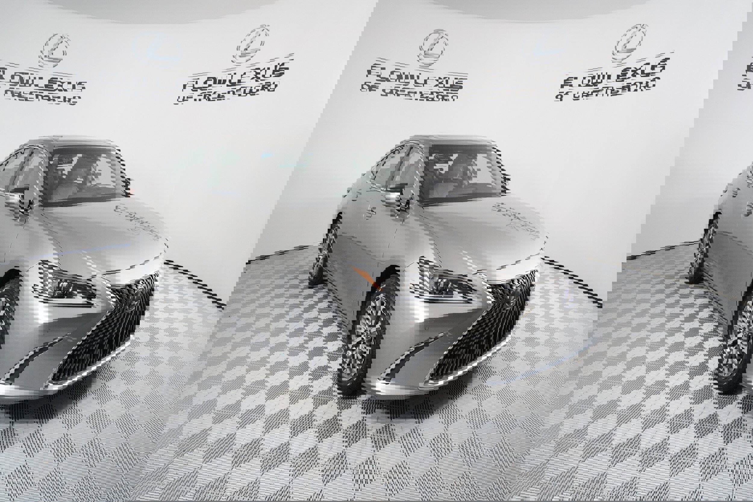 Certified 2020 Lexus ES 300h ES 300h Sedan image 3