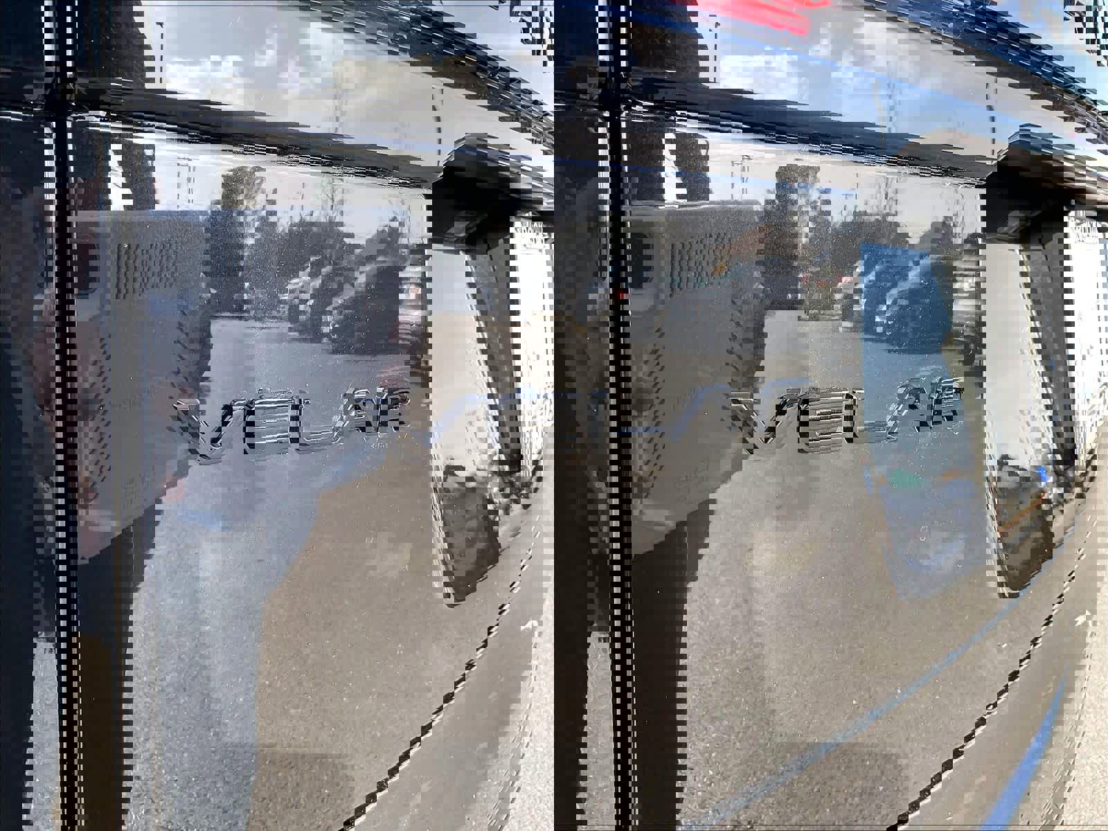 Used 2023 Land Rover Range Rover Velar R-Dynamic S image 9