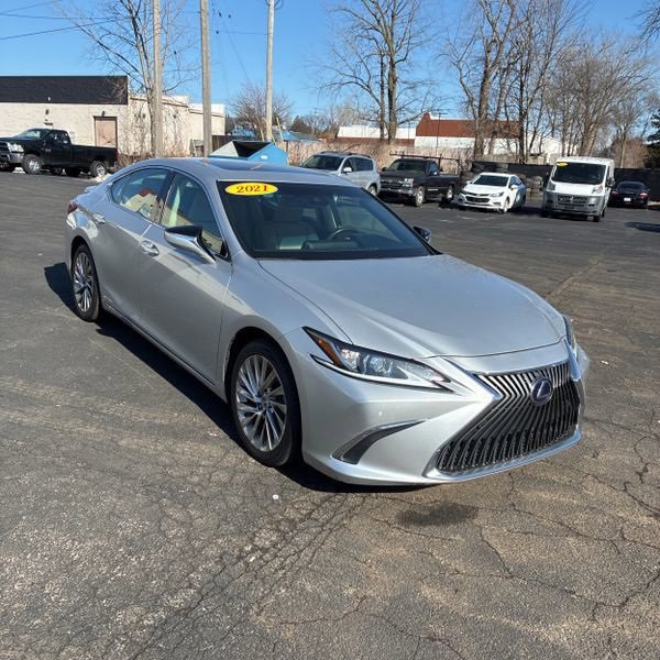 Used 2021 Lexus ES 300h w/ Accessory Package