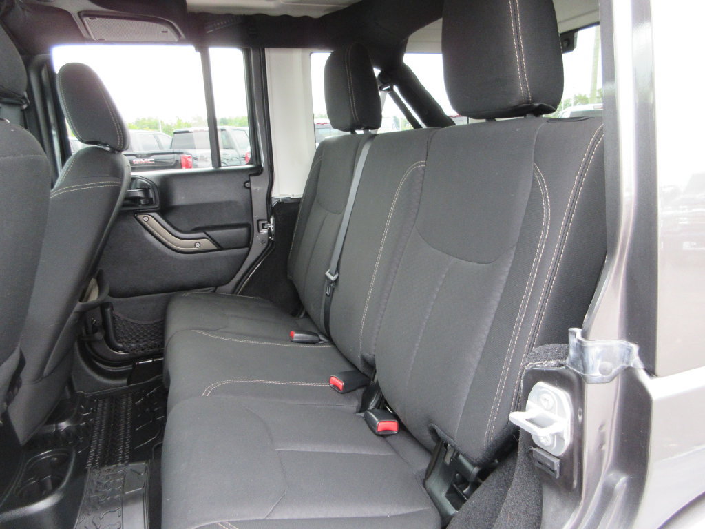Used 2018 Jeep Wrangler Unlimited Sport AWD/4WD image 16
