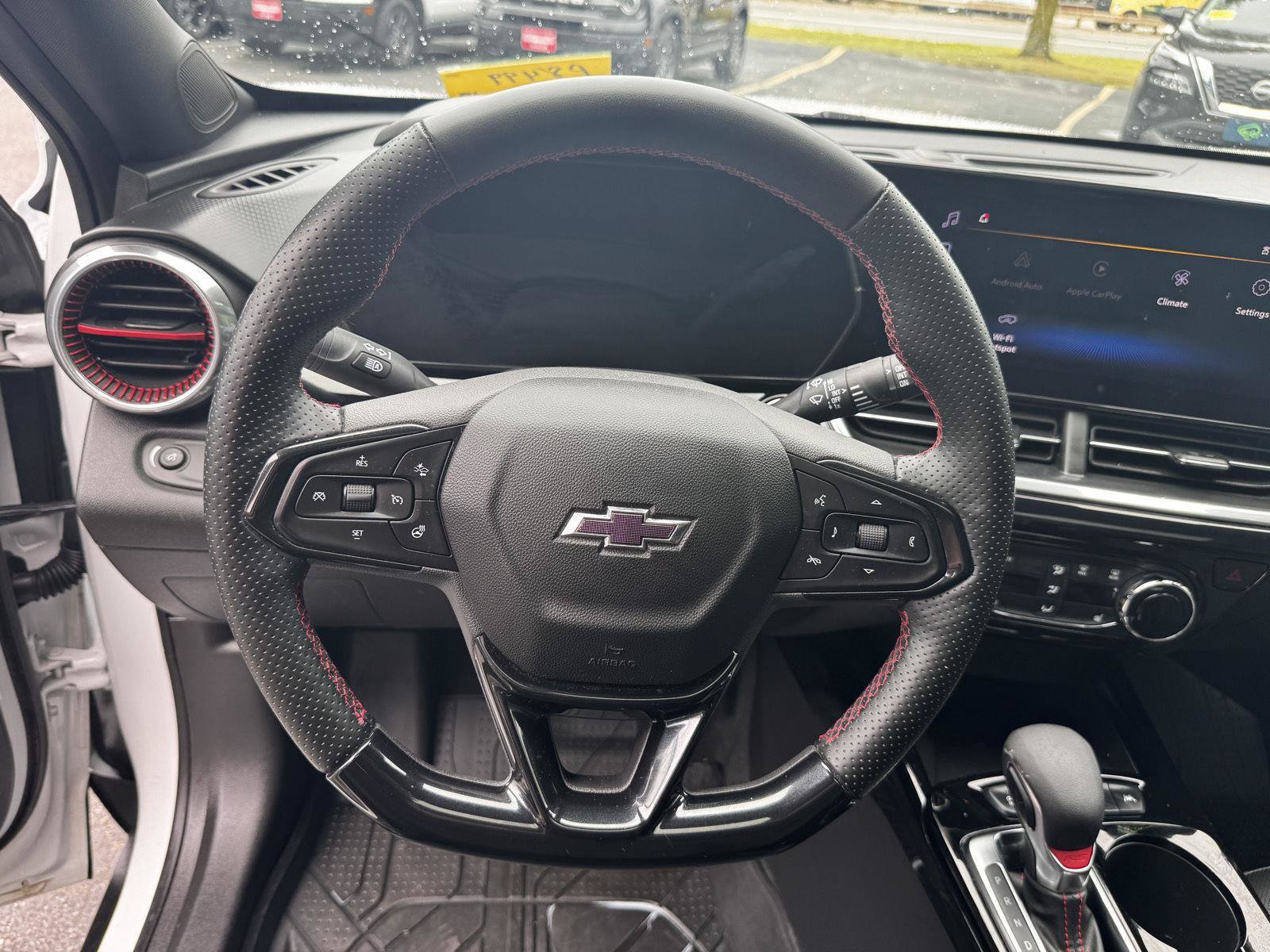 Certified 2024 Chevrolet Trax RS w/ Sunroof Package FWD image 20