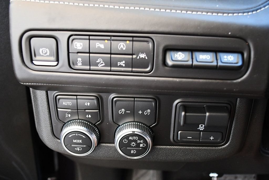 Used 2023 GMC Yukon Denali Ultimate AWD/4WD image 57