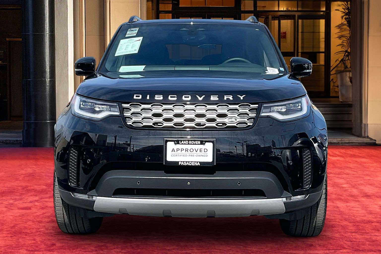 Certified 2025 Land Rover Discovery S AWD/4WD image 3