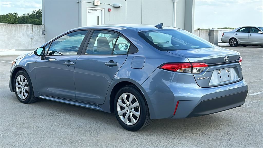 Used 2023 Toyota Corolla LE FWD image 3