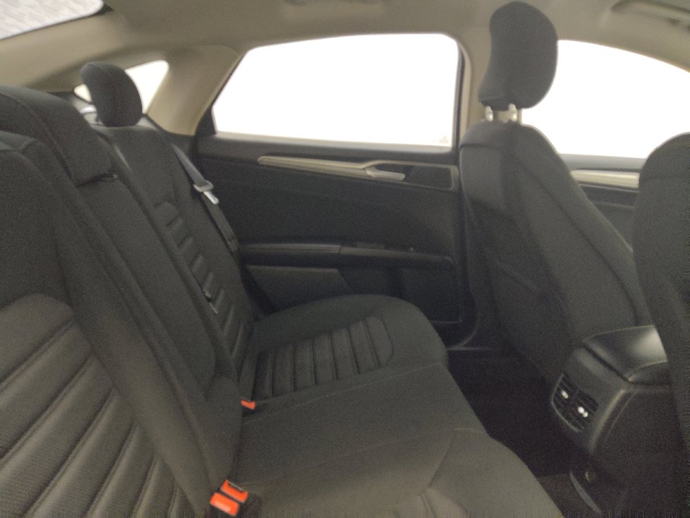 Used 2019 Ford Fusion SE FWD image 19