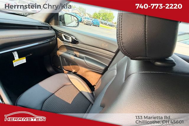 New 2026 Jeep Compass Latitude AWD/4WD image 11