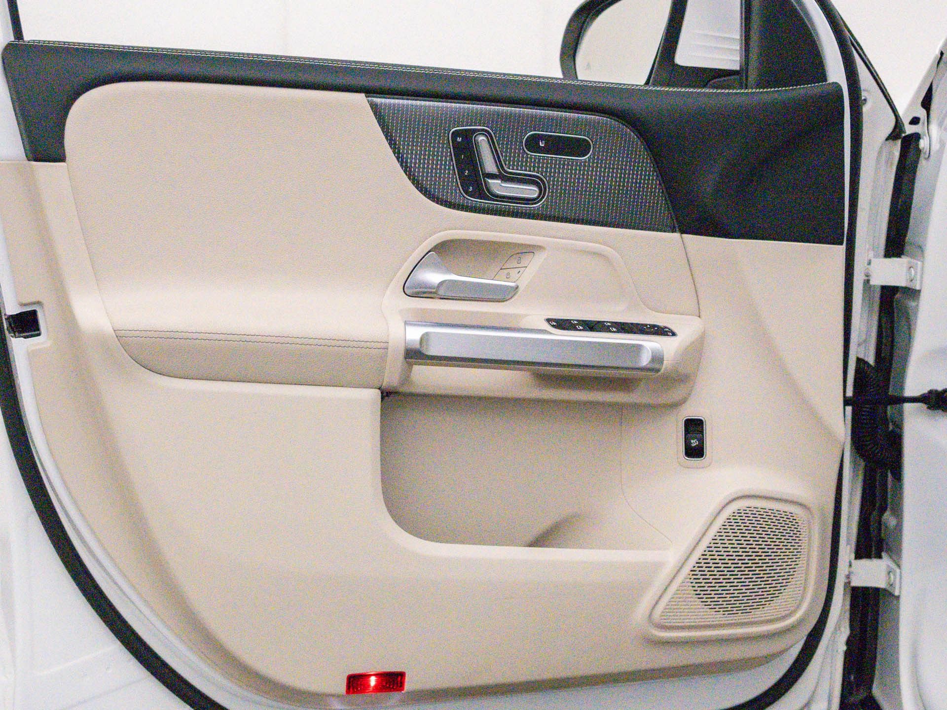 Used 2020 Mercedes-Benz GLB 250 4MATIC image 13