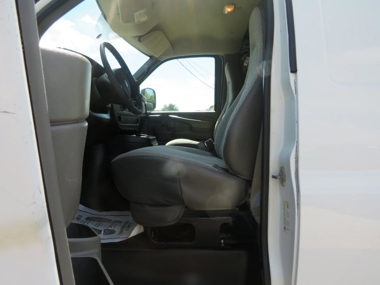 Used 2009 Chevrolet Express 2500 Extended RWD image 23