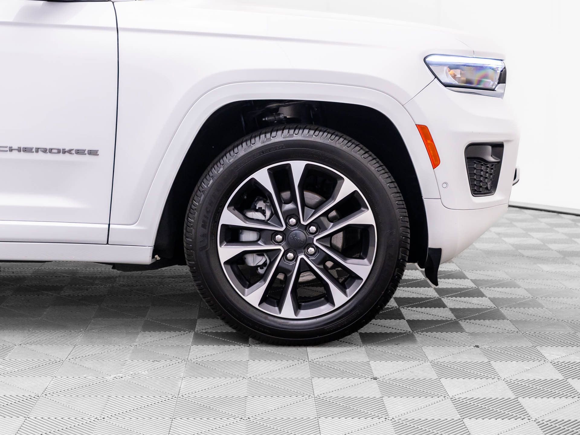 Used 2023 Jeep Grand Cherokee Overland image 43