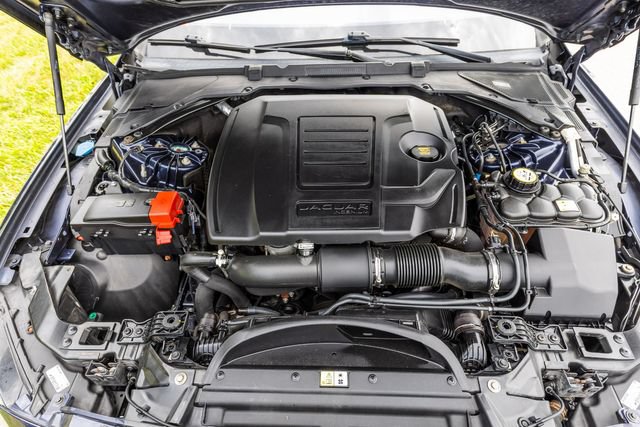 Used 2018 Jaguar XF Premium AWD/4WD image 20