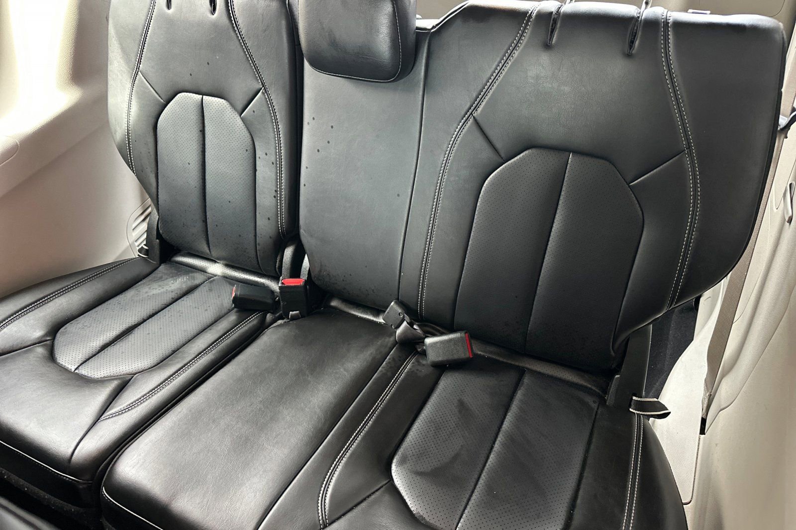 Used 2023 Chrysler Pacifica Touring-L image 19