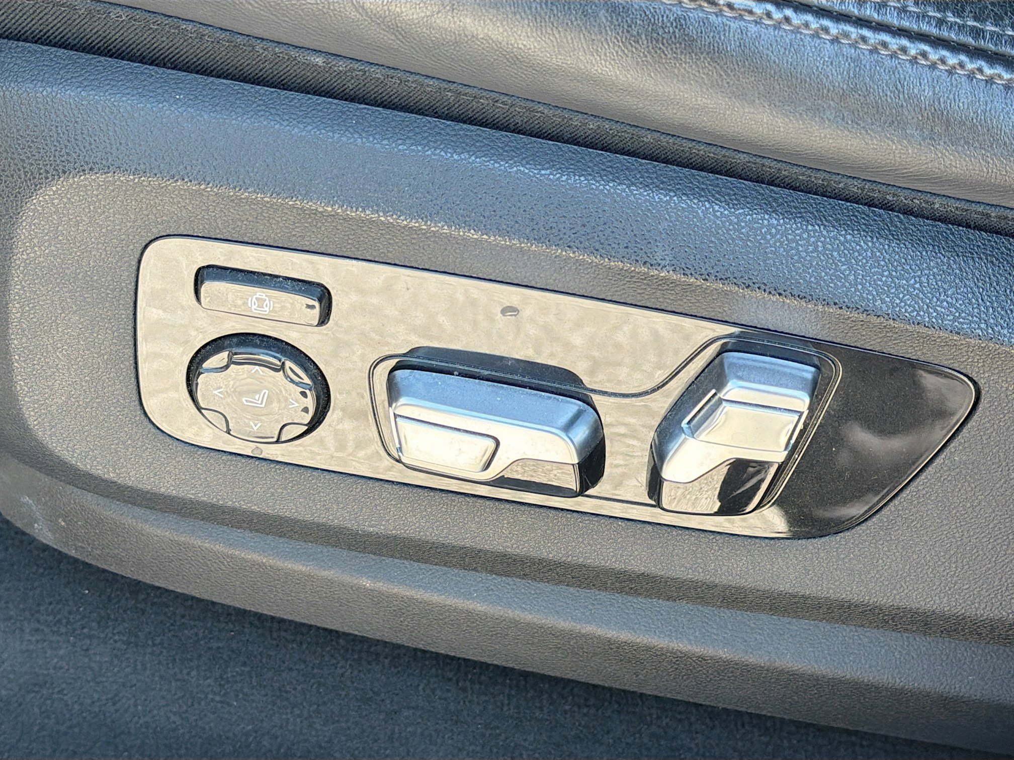 Used 2023 BMW X7 xDrive40i image 27