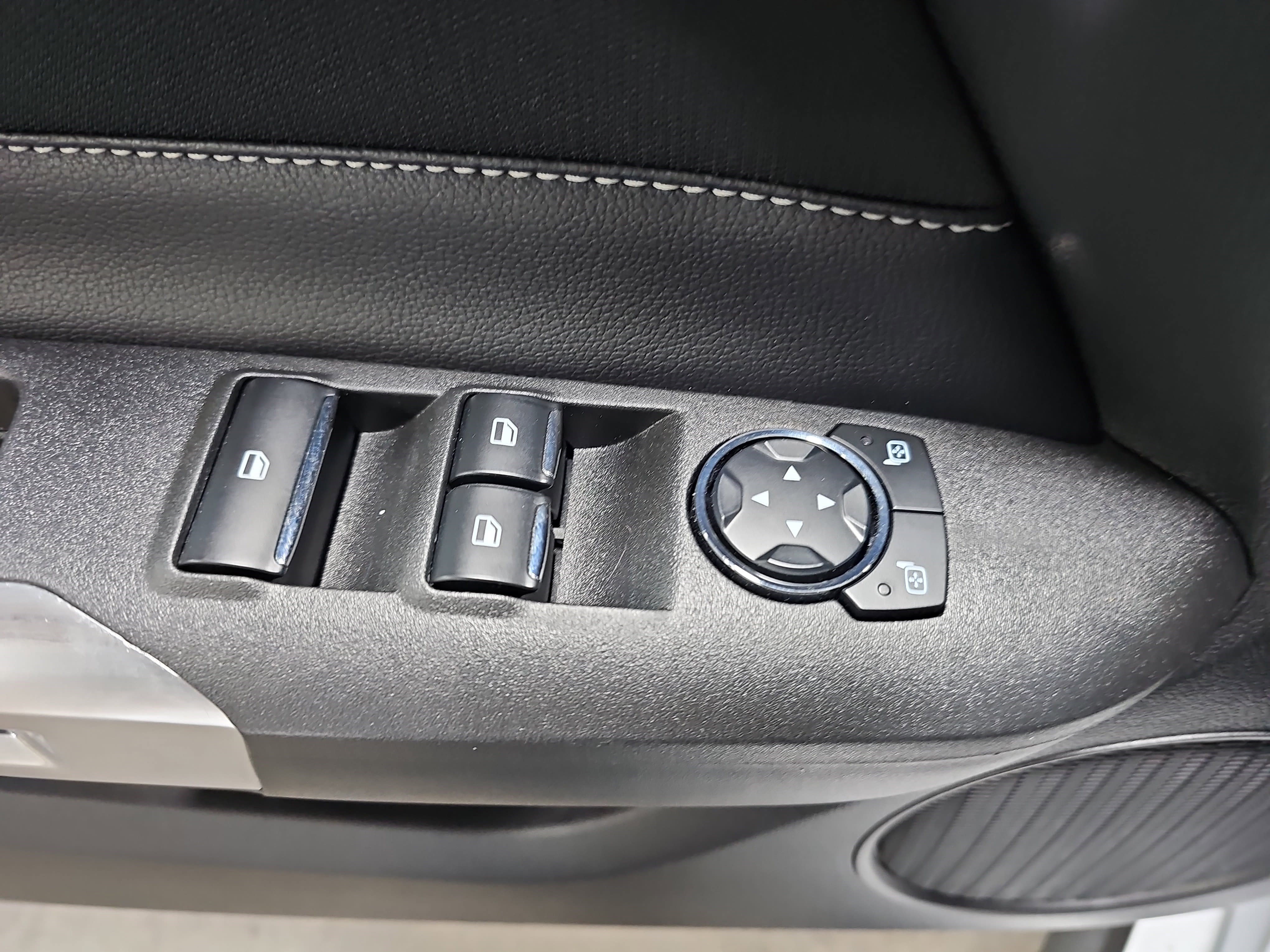 Used 2023 Ford Mustang Convertible w/ Equipment Group 101A image 30