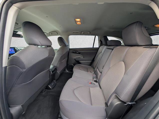 Used 2023 Toyota Highlander LE image 17