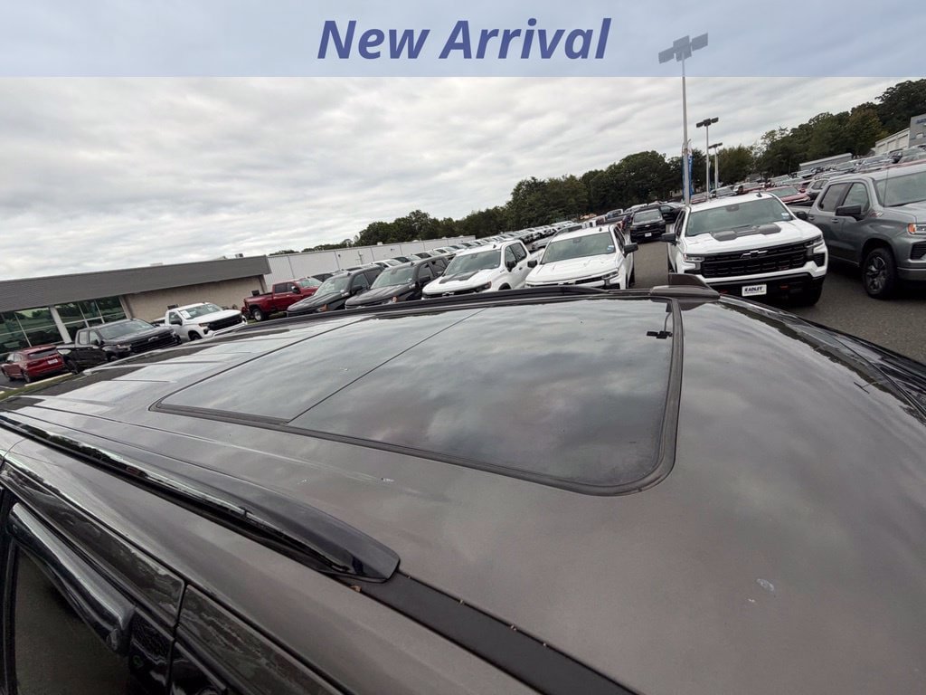 Used 2021 Chevrolet Suburban Z71 w/ Z71 Off-Road Package AWD/4WD image 6
