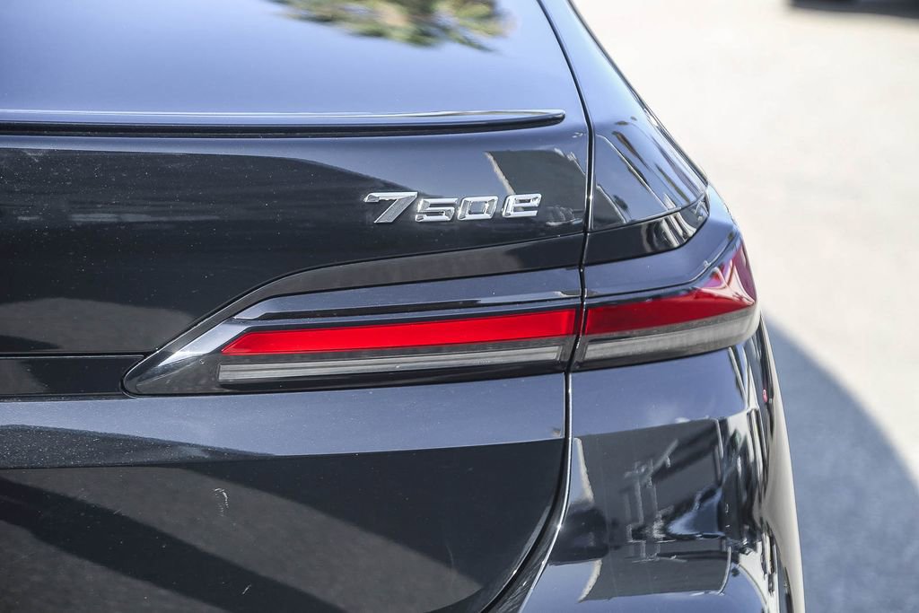 New 2026 BMW 750e xDrive AWD/4WD image 7
