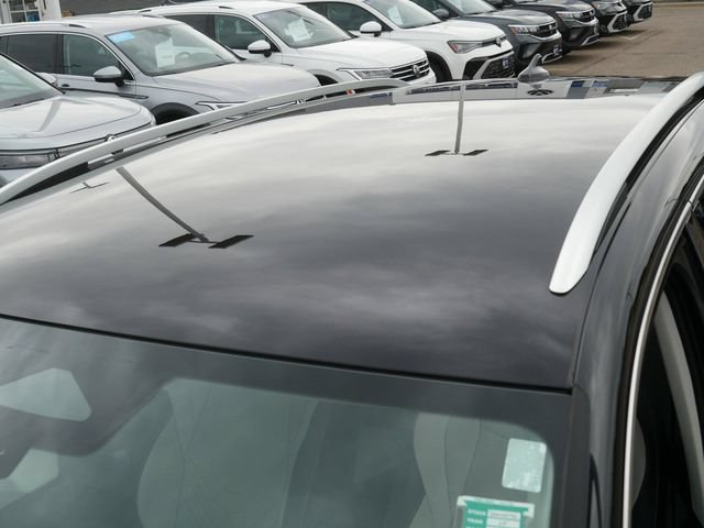 Certified 2025 Volkswagen Tiguan SE AWD/4WD image 11